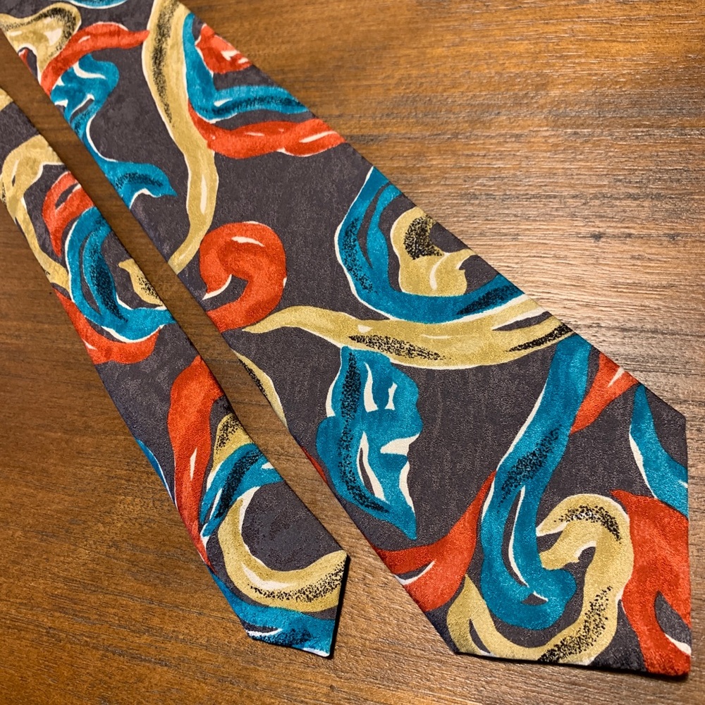 Abstract silk tie